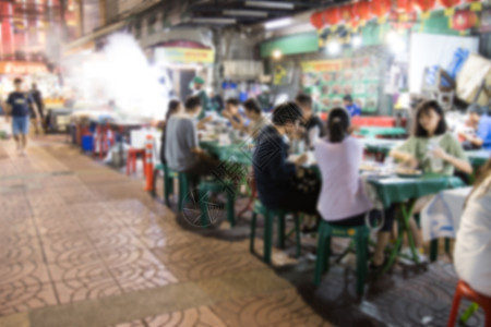 在泰国曼谷唐人城和Peop的 模糊街道食品文化海鲜餐厅牛肉松坦城市烧烤食物菜肴摊位图片