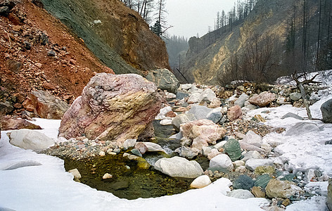 冬雪中的赛昂山 山的本质是说远足公园反射池塘全景晴天旅游旅行海岸岩石图片