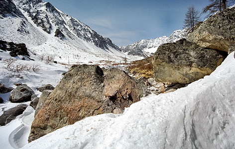 冬雪中的赛昂山 山的本质是说高山森林高度蓝色全景丘陵池塘石头岩石天空图片