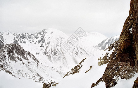 冬雪中的赛昂山 山的本质是说全景旅行悬崖岩石远足顶峰蓝色游客森林荒野图片