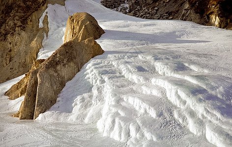 冬雪中的赛昂山 山的本质是说远足风景高度环境游客蓝色公园岩石天空森林图片