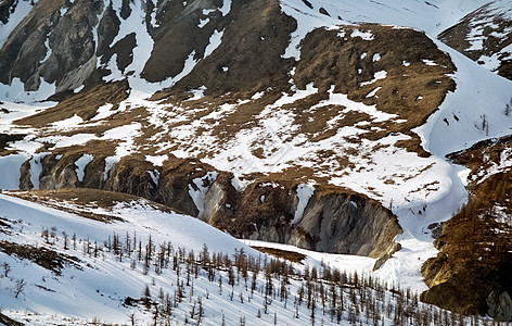 冬雪中的赛昂山 山的本质是说天空山顶蓝色森林悬崖反射石头池塘假期风光图片