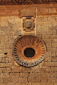 阿尔卡拉兹广场的石玫瑰市市长教会纹章石头世界建筑学正方形雕刻艺术窗户旅游图片