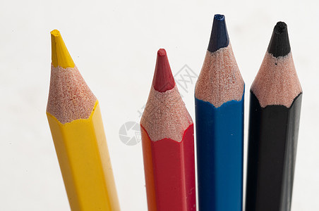 黄红蓝和黑铅笔背景图片