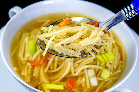 牛肉汤和面条午餐蔬菜起动机工作室库存课程牛肉勺子食物食品图片