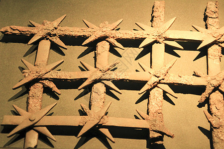 罗马时代的铁窗烧铁酒吧材料曲线金属考古学炙烤遗迹窗户旅行历史图片