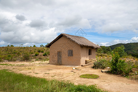 马达加斯加岛居民的典型房屋风景窝棚平房旅游旅行稻草村庄异国乡村小屋图片