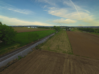 宾夕法尼亚州边的空中观察和铁路轨道图片