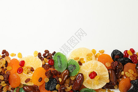 白色背景 顶部视图和文本空间上的干枯水果甜点食物小吃菠萝葡萄干奇异果榛子营养框架坚果图片