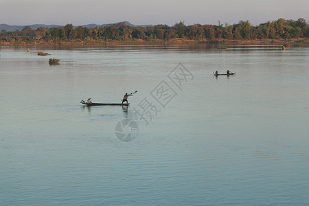 1 12 2012年12月12日日落时湄公河 与渔船和渔网小时传统太阳钓鱼蓝色背景图片