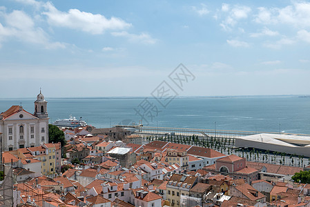 发现葡萄牙里斯本市 欧洲的浪漫周末 拉丁语旅游全景电车假期海洋车道环境城市建筑学标签图片
