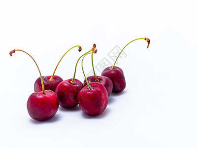 新鲜的成熟多汁红樱桃 白面上几粒浆果水果植物果园叶子果汁素食主义者花园生物农业食物图片