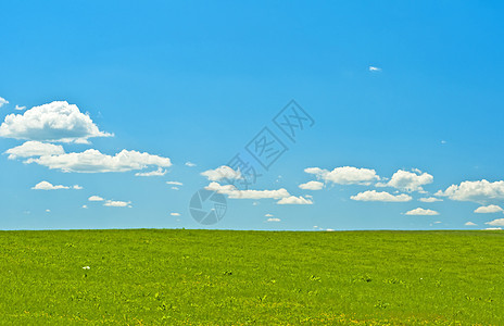 蓝色绿色的天空和云彩天气自由曲目场地草地农业时段黄金背景图片