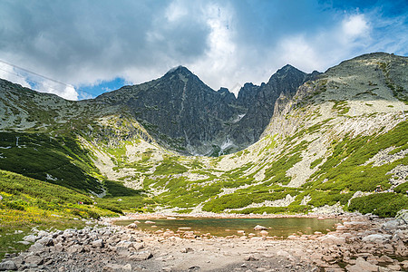 斯洛伐克国家公园夏季观光景点 湖和Lomnicky山峰高山天空全景远足旅游荒野旅行风景小路岩石图片