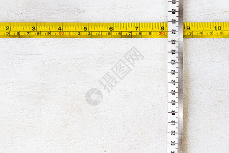 黄标尺上的金属标尺和磁带测量 厘米和毫米图片
