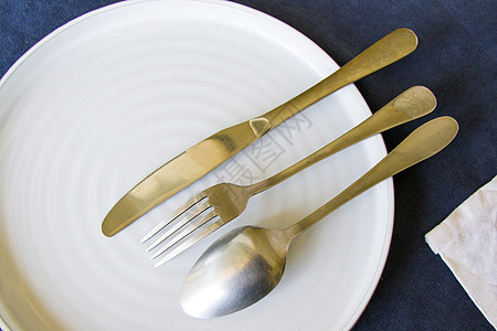 餐具 桌布 刀 勺子和民间制品环境桌子陶瓷食物餐巾刀具奢华服务用餐图片