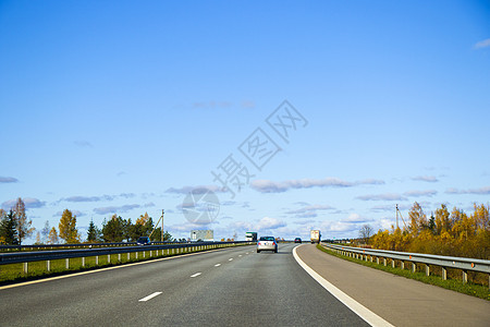 公路 高速公路和道路景观 汽车 汽车和车辆 蓝天和晴天 欧洲高速公路赛道速度街道运输卡车车道天空基础设施交通全景图片