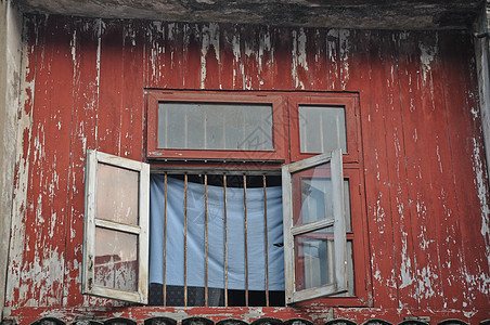越南旧红木屋窗开着的窗户图片