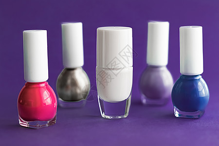 深紫底 美容品牌的黑紫底漆油瓶子紫色液体修脚玻璃红色塑料粉色奶油抛光推广图片