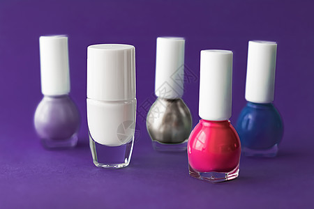 深紫底 美容品牌的黑紫底漆油瓶子博客塑料修脚指甲粉色抛光红色指甲油白色紫色图片