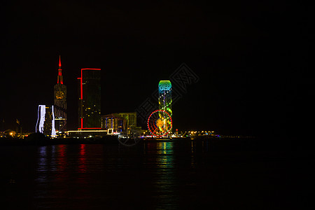 夜市 摩天大楼和塔台的巴统 夜市风景地标街道公园酒店城市雕塑天空旅行螺旋建筑学图片