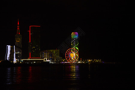 夜市 摩天大楼和塔台的巴统 夜市风景天空旅行酒店摩天轮蓝色车轮国家照明日落景观图片