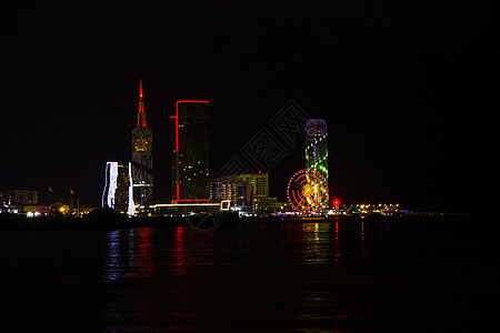 夜市 摩天大楼和塔台的巴统 夜市风景照明螺旋摩天轮建筑学公园建筑城市酒店地标日落图片