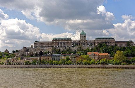 匈牙利布达佩斯美丽的布达城堡和多瑙河图片