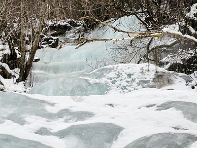 冰冻的瀑布和冰柱 挪威美丽的景观岩石气候墙纸风景仙境旅游蓝色天气溪流季节图片
