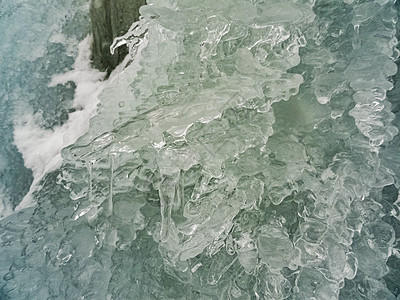 挪威绿宝石蓝色冰冻瀑布的 质子宏观镜头液体水晶美丽溪流季节宏观冰川冰柱冻结图片