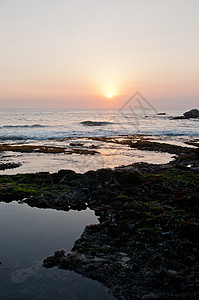 印度尼西亚巴厘海Tanah Lot海滩日落场景图片