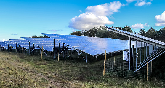 在诺特的一个大公园中利用太阳能模块产生清洁能源太阳气候变化阳光生态基础设施农场燃料技术排放天空图片