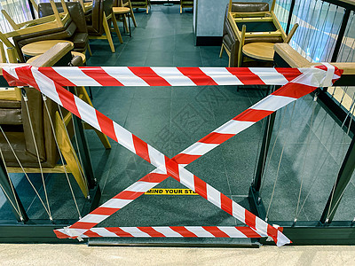 餐厅内禁止顾客爆发疫情的连线条条条或警示带警示带路口入口场景风险红色桌子服务磁带障碍图片