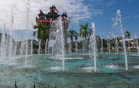 Patuxai在Vientian的胜利纪念碑公园拱门纪念馆城市飞檐喷泉中心旅游蓝色天空图片