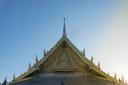 佛寺屋顶寺庙雕刻瓷砖天空金子艺术雕像宗教建筑学地标图片