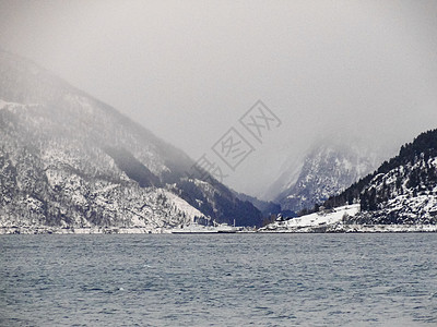 冬季风景在挪威日落 费里凡斯内到巴莱斯特兰德全景阳光渡船日出山脉海岸太阳村庄峡湾码头图片