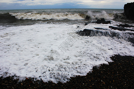 格鲁吉亚黑海的暴风 海浪和风浪力量天气液体波浪风暴暴风雨蓝色海景灰色碰撞图片