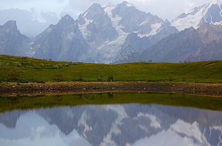 斯瓦涅蒂州佐治亚山脉的霍鲁迪湖爬坡风景蓝色环境海岸公园顶峰高山全景海滩图片