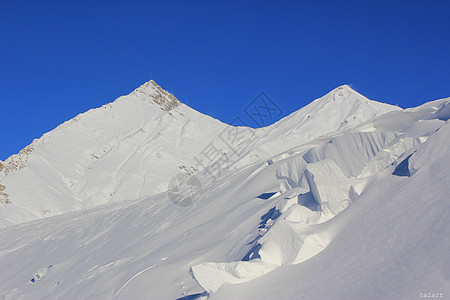 格鲁吉亚美丽的风景和山地景观 多姿多彩的地方墙纸植物群天空高山冒险山脉旅行环境蓝色景色图片