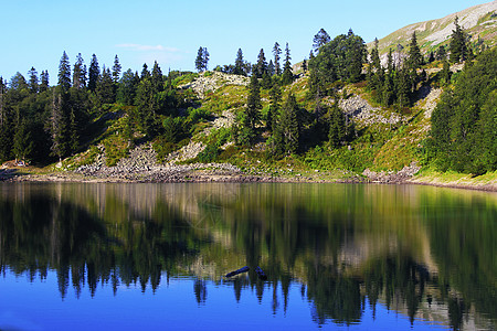 格鲁吉亚的山湖 绿湖高山海岸公园绿色风景野生动物湖泊地方蓝色全景图片
