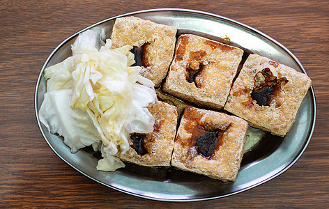 深油炸臭豆腐加菜菜菜卷心菜蔬菜旅行食物美食游客市场豆腐辣椒口感小吃图片