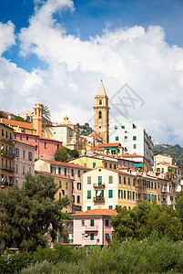 利古里亚州Liguria地区意大利Venimiglia村 蓝色天空旅行观光太阳全景爬坡道房屋晴天阳光房子旅游图片