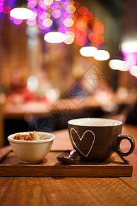 奶油汤在杯子里用木盘上一杯咖啡的牛排食谱面包烹饪营养勺子桌子盘子食物服务南瓜图片