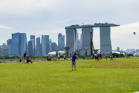 是一个撤退建筑天空码头场景摩天轮旅游商业花园植物公园图片