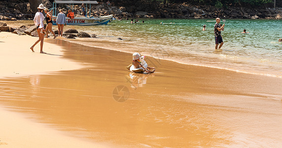 鲁马萨拉加勒阳光晴天热带家庭说谎太阳旅行假期儿童风景图片