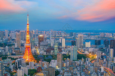 东京与日本东京塔的东京天际线景观场景天线旅游建筑办公室天空交通丘陵日落背景图片