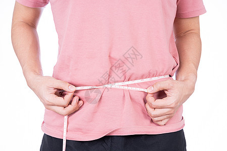 胖子用白色的测量胶带衡量腰部 在白色背景上被孤立 饮食生活方式 体重减退 胃肌肉 健康的概念保健重量男人成人磁带肥胖腹部暴饮暴食图片