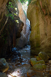 塞浦路斯岛屿的吸引性物悬崖旅行石头衬套冒险地质学溪流岩石小路人行道图片