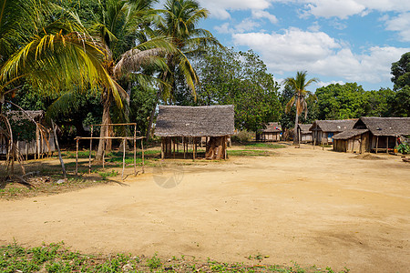 马达加斯加北部的非洲疟疾小屋荒野窝棚建筑学热带国家贫困棚户区平房文化农村图片