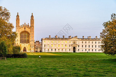 英国剑桥国王学院日落温暖颜色的国王学院礼拜堂图片